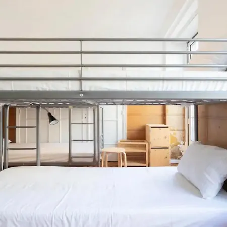 Brand New Fully Furnished Just 20 Meters From Anjos Metro Station - 3 Penzion *